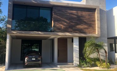 CASA EN RENTA EN BOSQUES DE BAMBU PLAYA DEL CARMEN