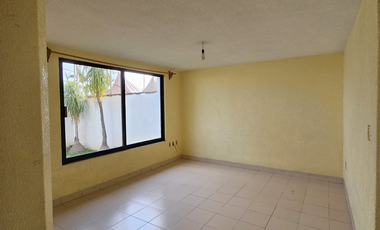 Excelente Oportunidad! Casa en Venta en Esquina Cuautla, Morelos Fracc. Volcanes. Ideal para habitar, invertir o remodelar a tu gusto