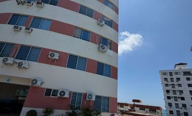 SAN LORENZO: SIN MUEBLES EN EDIFICIO FRENTE AL MAR CON PISCINA Y ROOFTOP