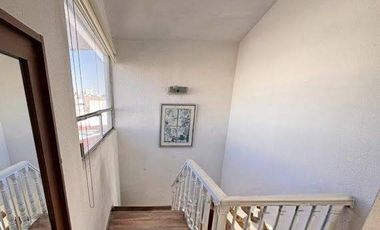 CASA DUPLEX EN VENTA CON EXCELENTE UBICACIÓN EN LOMAS VERDES