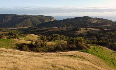Campo en venta en Estaquilla con vistas privilegiadas al océano y conectividad excepcional