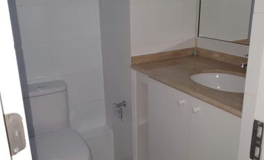 GRAN OPORTUNIDAD de vivir en acogedor departamento en primer piso 3 dormitorios, 2 baños, balcón.