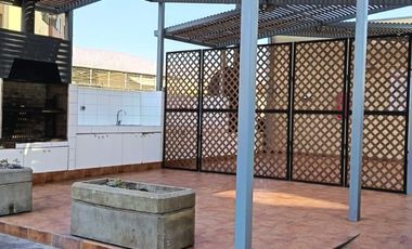 GRAN OPORTUNIDAD de vivir en acogedor departamento en primer piso 3 dormitorios, 2 baños, balcón.
