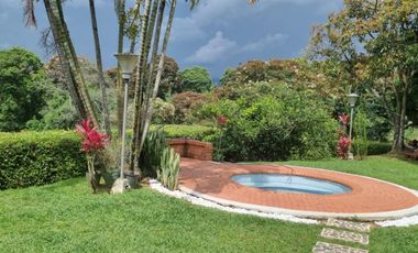 SE VENDE CASA DE LUJO EN QUINTAS DE SEVILLA 1 Y 2
