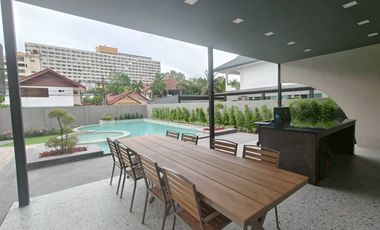 For rent poolvilla 1 km to Jomtien Beach 3 bedroom with office and maid room.