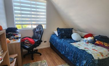 Casa 3D2B, suite, estar, patio techado. Gran luz y conectividad. Pasaje seguro.