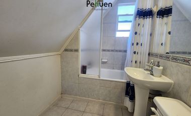 Casa 3D2B, suite, estar, patio techado. Gran luz y conectividad. Pasaje seguro.