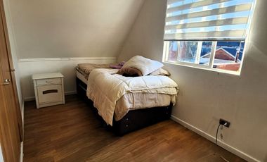 Casa 3D2B, suite, estar, patio techado. Gran luz y conectividad. Pasaje seguro.