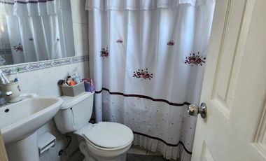 Casa 3D2B, suite, estar, patio techado. Gran luz y conectividad. Pasaje seguro.