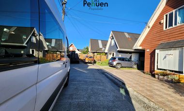 Casa 3D2B, suite, estar, patio techado. Gran luz y conectividad. Pasaje seguro.