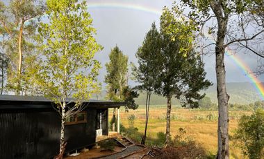 Hermosa cabaña 2D amoblada con hermosa vista humedal orientación que favorece luz natural durante todo el día.