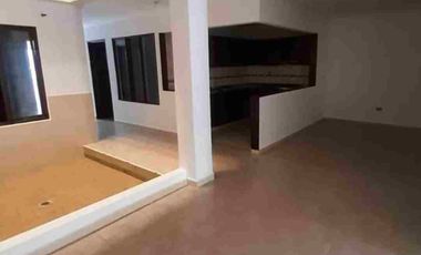 ALQUILO  CASA EN PRIMER PISO, COLINAS DEL BOSQUE, 3 CUARTOS, 3 BAÑOS, SALA GARAJE, COCINA INTEGRAL, PATIO