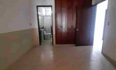 ALQUILO  CASA EN PRIMER PISO, COLINAS DEL BOSQUE, 3 CUARTOS, 3 BAÑOS, SALA GARAJE, COCINA INTEGRAL, PATIO