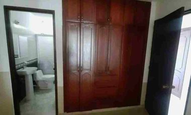 ALQUILO  CASA EN PRIMER PISO, COLINAS DEL BOSQUE, 3 CUARTOS, 3 BAÑOS, SALA GARAJE, COCINA INTEGRAL, PATIO