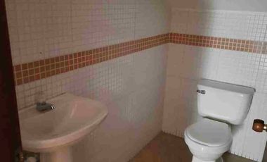 ALQUILO  CASA EN PRIMER PISO, COLINAS DEL BOSQUE, 3 CUARTOS, 3 BAÑOS, SALA GARAJE, COCINA INTEGRAL, PATIO