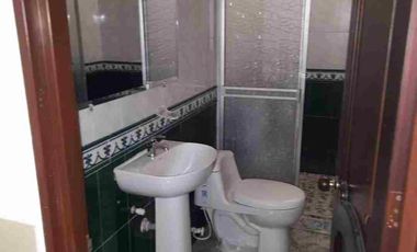 ALQUILO  CASA EN PRIMER PISO, COLINAS DEL BOSQUE, 3 CUARTOS, 3 BAÑOS, SALA GARAJE, COCINA INTEGRAL, PATIO