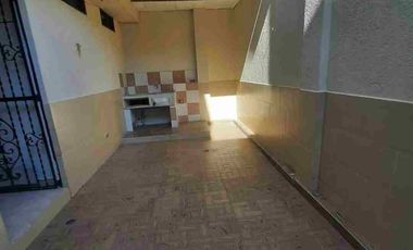 ALQUILO  CASA EN PRIMER PISO, COLINAS DEL BOSQUE, 3 CUARTOS, 3 BAÑOS, SALA GARAJE, COCINA INTEGRAL, PATIO