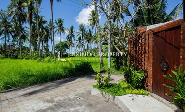 DISEWAKAN VILLA DENGAN 2 KAMAR TIDUR DI LODTUNDUH, UBUD