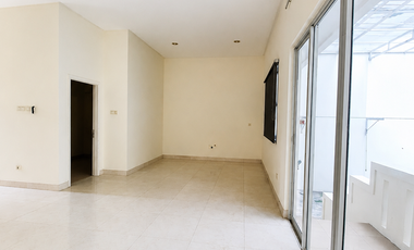 Rumah 2,5LT Crown Golf PIK 192m2 8x24 3+1KT Strategis Siap Huni