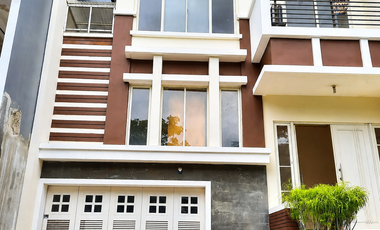 Rumah 2,5LT Crown Golf PIK 192m2 8x24 3+1KT Strategis Siap Huni