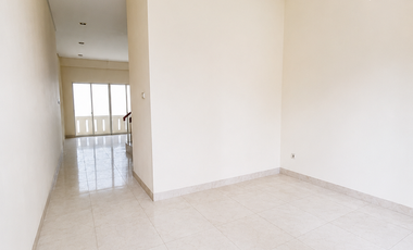 Rumah 2,5LT Crown Golf PIK 192m2 8x24 3+1KT Strategis Siap Huni