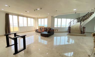 Panoraman laut! Super luas unit Langka  Disewakan Penthouse siap huni Apartemen Mitra Bahari