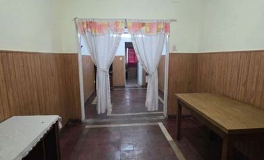 Estanislao Zeballos 4400, Casa y Dos Locales - 3 Dorm, 1 Baño, Cocina.