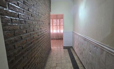 Estanislao Zeballos 4400, Casa y Dos Locales - 3 Dorm, 1 Baño, Cocina.