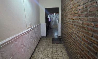 Estanislao Zeballos 4400, Casa y Dos Locales - 3 Dorm, 1 Baño, Cocina.
