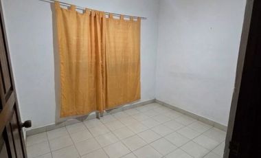 Estanislao Zeballos 4400, Casa y Dos Locales - 3 Dorm, 1 Baño, Cocina.
