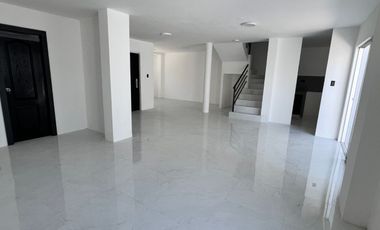 Casa Esquinera Nueva por Estrenar en Málaga I — ¡Tu Próximo Hogar Te Espera!