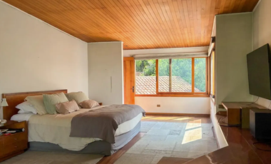 Amplia y Acogedora Casa a la venta Gran jardín y quincho El Arrayán Lo Barnechea