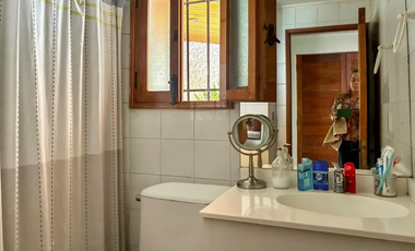 Amplia y Acogedora Casa a la venta Gran jardín y quincho El Arrayán Lo Barnechea