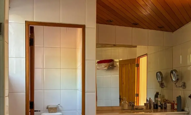 Amplia y Acogedora Casa a la venta Gran jardín y quincho El Arrayán Lo Barnechea