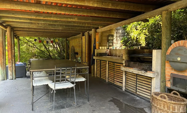 Amplia y Acogedora Casa a la venta Gran jardín y quincho El Arrayán Lo Barnechea