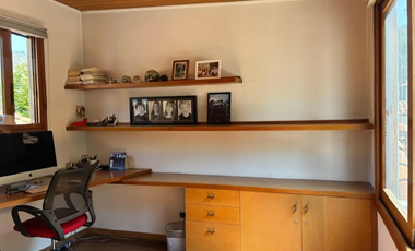 Amplia y Acogedora Casa a la venta Gran jardín y quincho El Arrayán Lo Barnechea