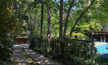 Amplia y Acogedora Casa a la venta Gran jardín y quincho El Arrayán Lo Barnechea