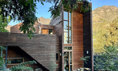 Acogedora Casa Venta Vista Naturaleza Terrazas Jardín plano Arrayán Lo Barnechea