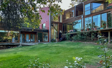 Acogedora Casa Venta Vista Naturaleza Terrazas Jardín plano Arrayán Lo Barnechea