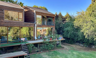 Acogedora Casa Venta Vista Naturaleza Terrazas Jardín plano Arrayán Lo Barnechea