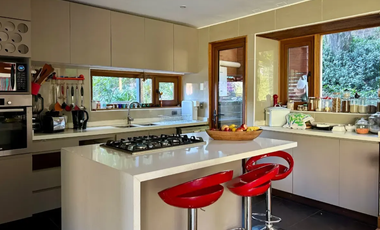 Acogedora Casa Venta Vista Naturaleza Terrazas Jardín plano Arrayán Lo Barnechea
