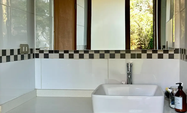Acogedora Casa Venta Vista Naturaleza Terrazas Jardín plano Arrayán Lo Barnechea