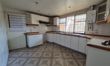 Se arrienda casa con Segundo piso Comercial y/o habitacional, sector arboleda artificio, La calera