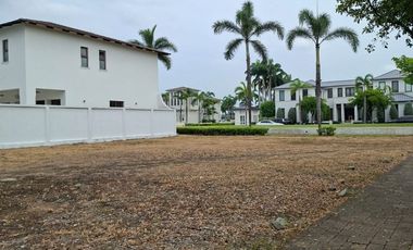 Terreno en Venta en Lagos del Batan Etapa Delago Samborondón | 821 m² Exclusivos