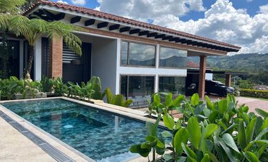 Villa Moderna en Las Palmas | Espacios Amplios y Ambiente Exclusivo