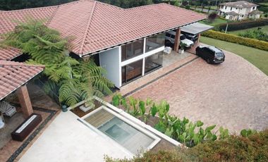 Villa Moderna en Las Palmas | Espacios Amplios y Ambiente Exclusivo