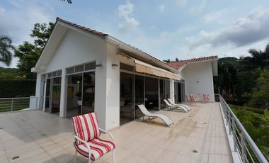 VENDO ESPECTACULAR CASA EN ANAPOIMA EN COJUNTO CERRADO
