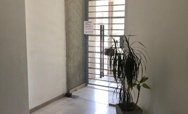 - Cochera cubierta con Elevador