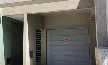 - Cochera cubierta con Elevador