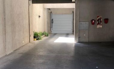 - Cochera cubierta con Elevador